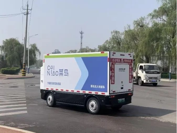 快火助手下载官网：宁阳县磁窑镇首发无人快递车 提升配送效率助力电商助农