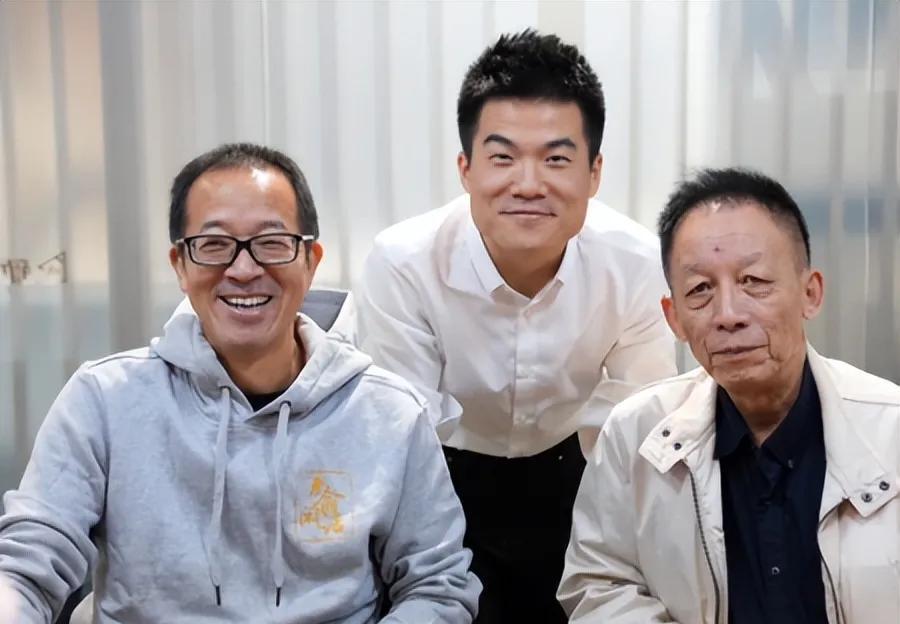 番茄助手教程：董宇辉如何凭实力逆袭，东方甄选在直播带货中的崛起与李佳琦的对比分析
