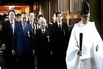 易评助手小号：00后在TikTok用混剪重构历史叙事，500万点赞引发热议与思考