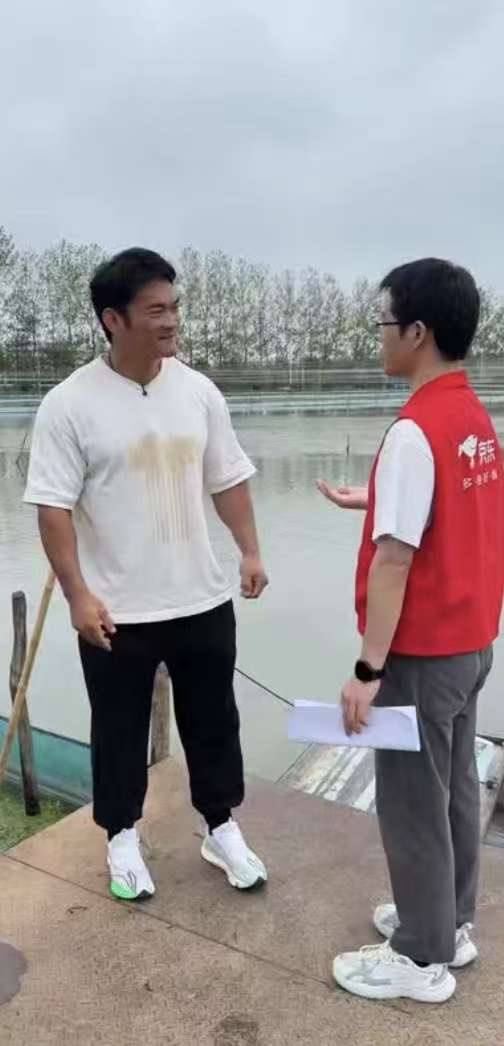 超评助手最新版本：明星跨界宿迁螃蟹养殖，李维刚亲自捕捞售卖新鲜美味！