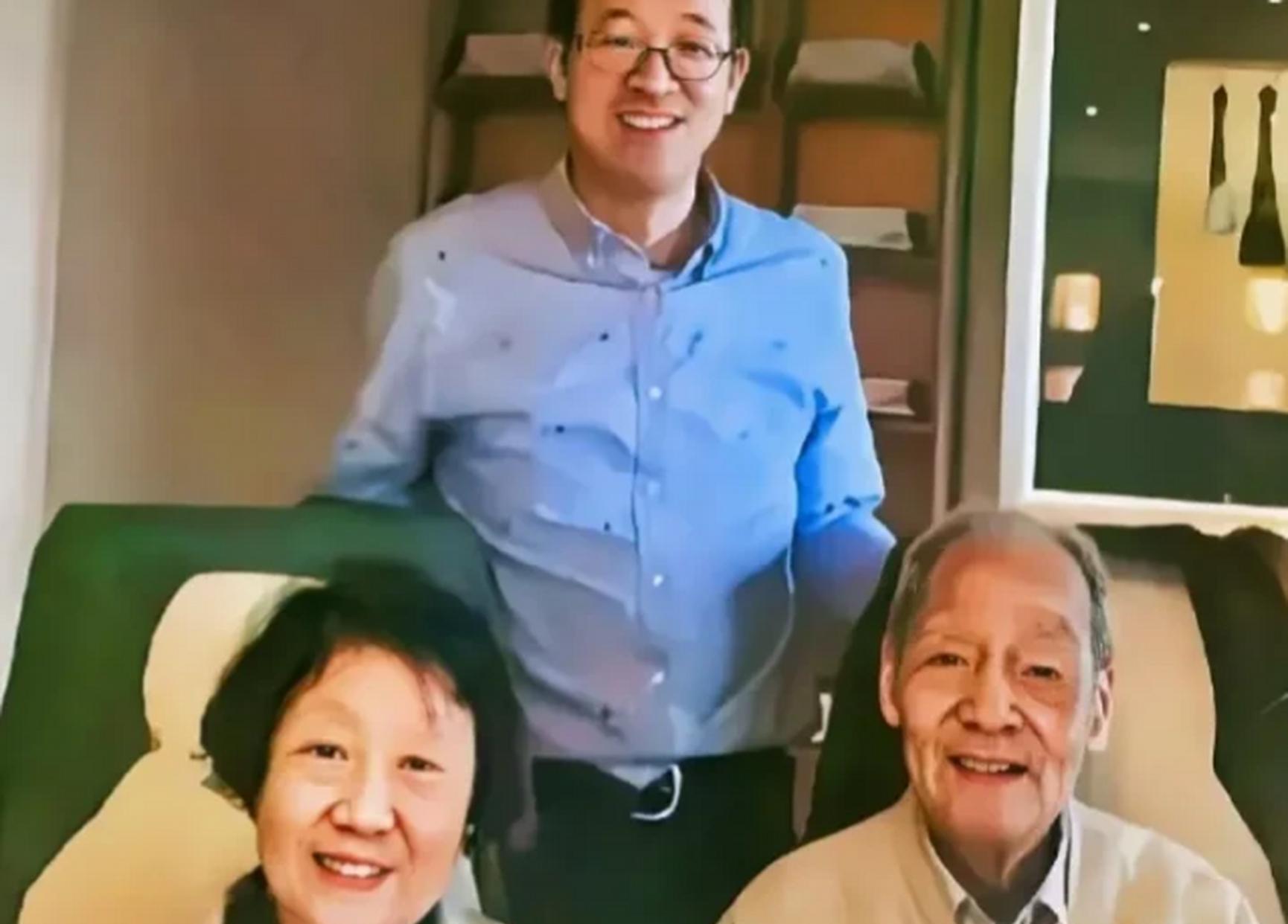 超单助手软件：俞敏洪为恩师装电梯，诠释尊师重道的真谛与社会关怀