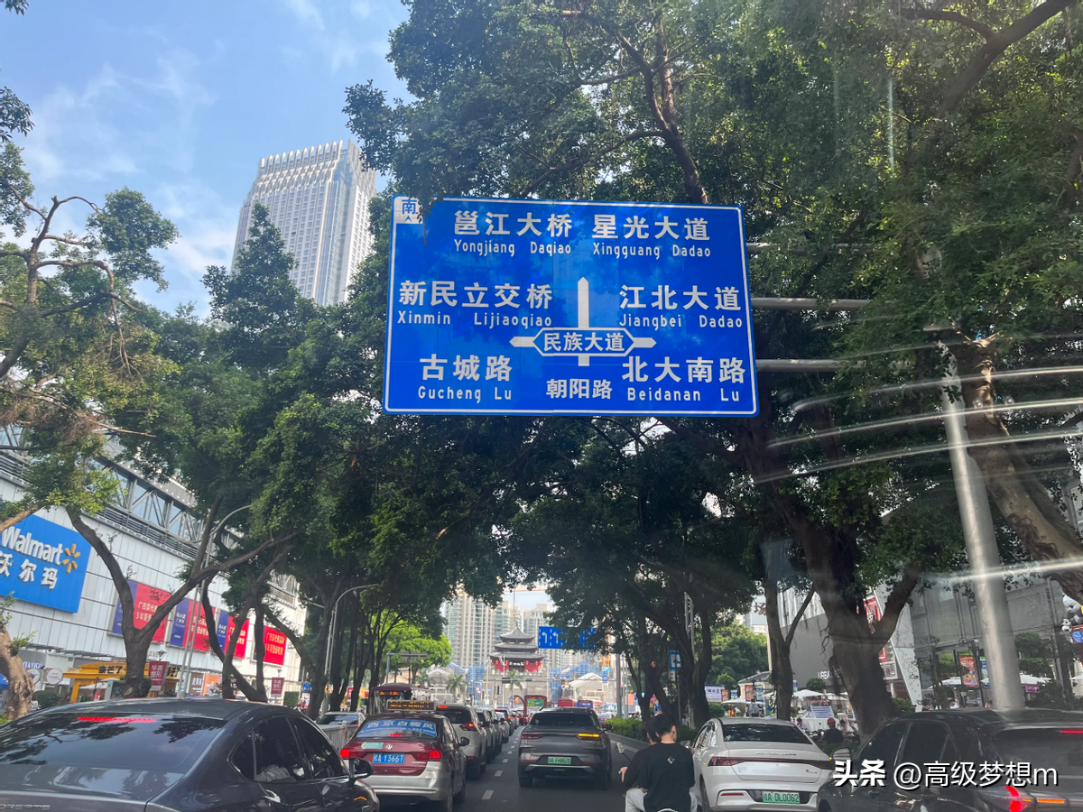 小评评助手使用方法：南宁商业街区的常青树，见证城市变迁的经典店面故事