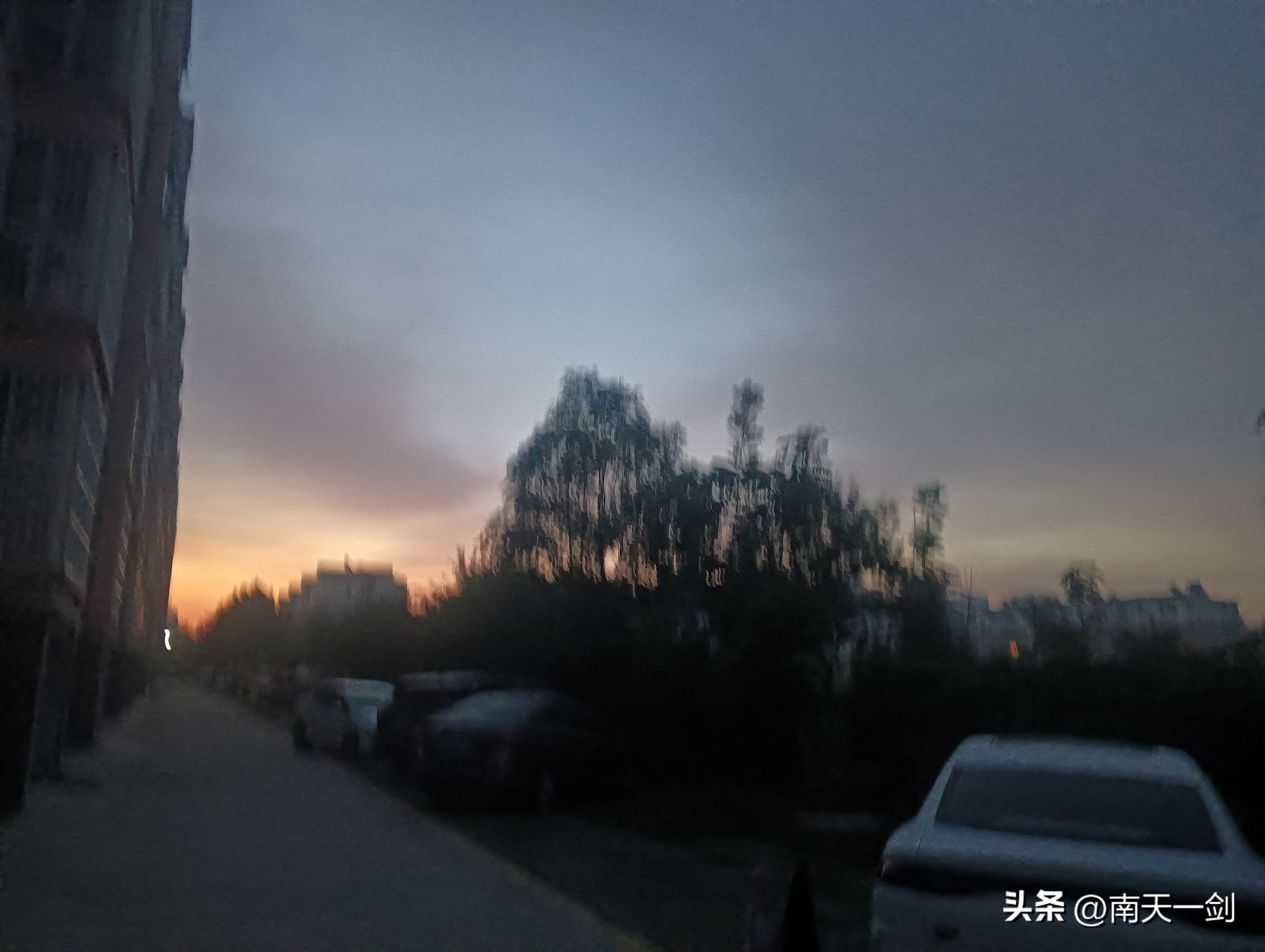 小Q助手：电视剧《风筝》，信仰与人性冲突的深刻探讨