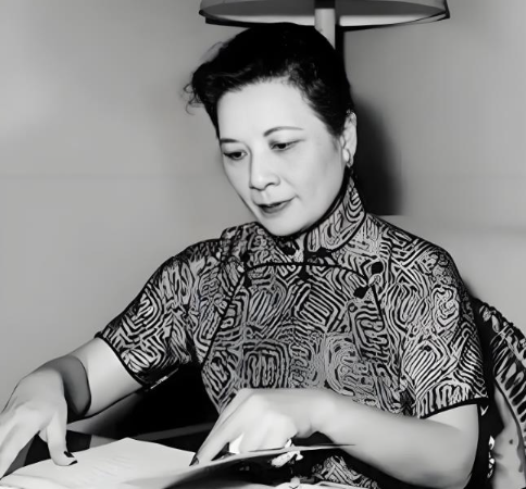 51助手：宋美龄去世后厨师自尽，妻子含泪揭露无路可走的真相