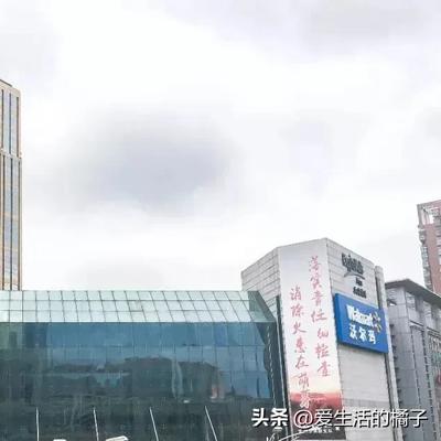 小评评助手：沃尔玛在中国市场的战略调整与芜湖店铺关闭背后的故事