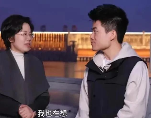 蓝天助手邀请码：余华调侃董宇辉访谈大胖橘，三人深度交流理想与坚持