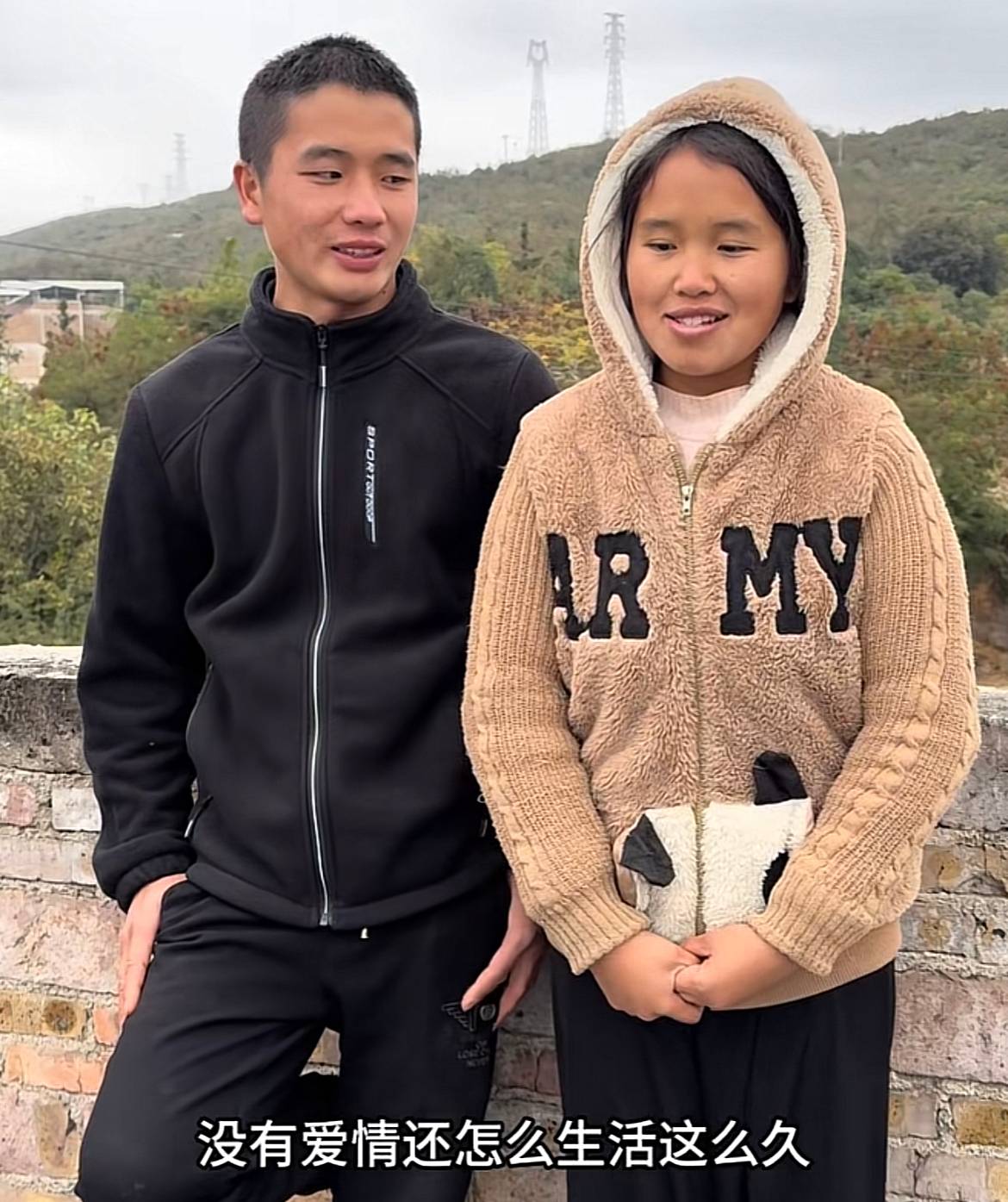 权重大师开团软件：有金夫妇突破200万粉丝，承诺拍婚纱照引发热议与关注