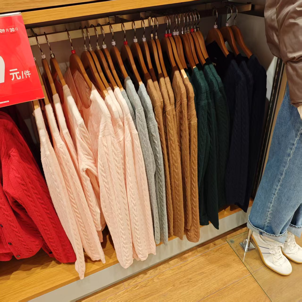小多助手：网购还是实体店购买？陪娃购物的真实体验与选择技巧