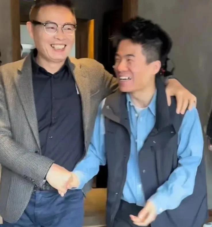 蓝天助手邀请码：余华调侃董宇辉访谈大胖橘，三人深度交流理想与坚持