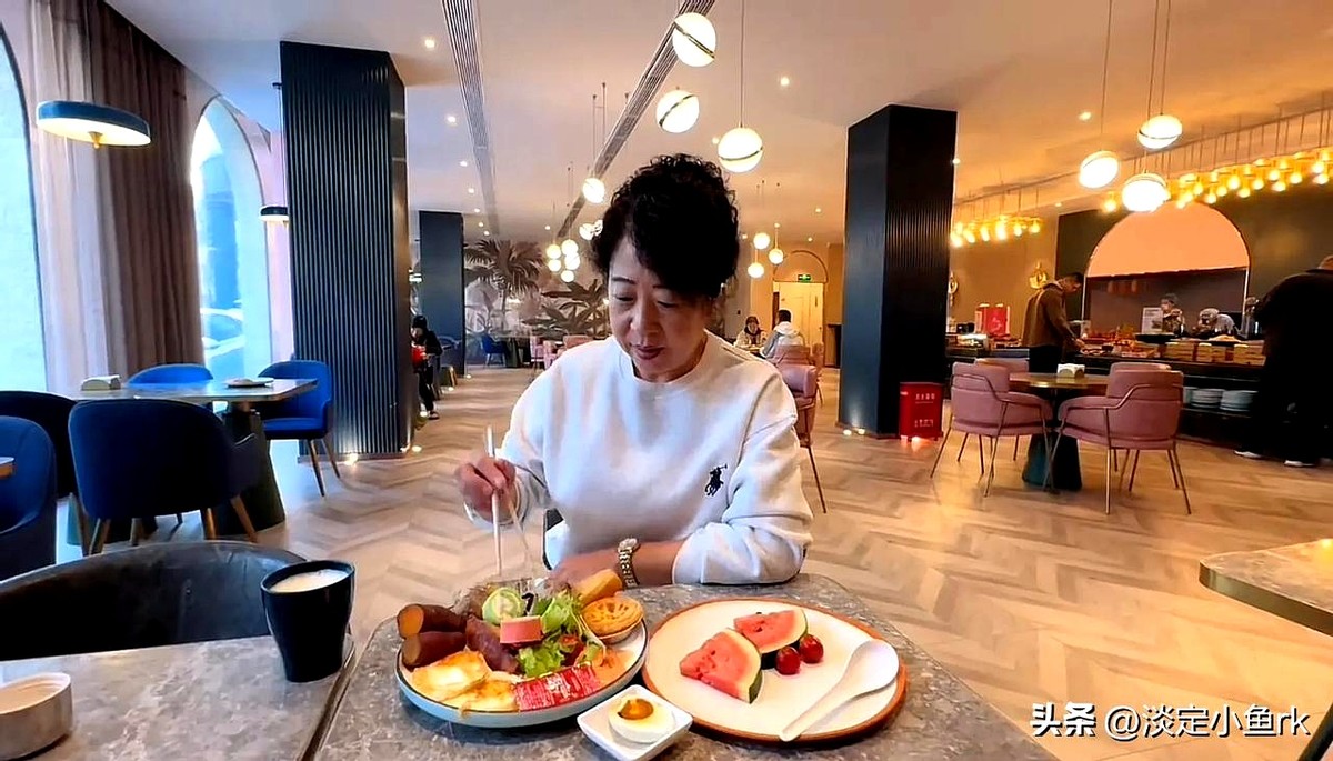 DD助手：东北网红大媛虚假人设曝光，背后真相让粉丝心碎，打假话题引发热议