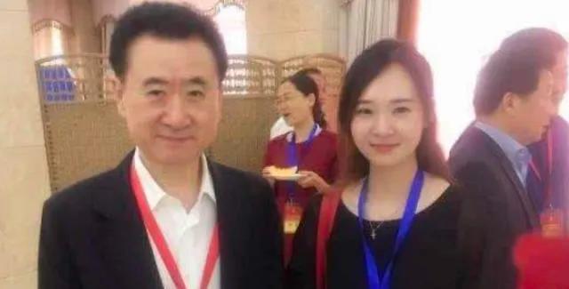云创助手：王思聪与父亲助理的相处，高情商背后的成功秘诀
