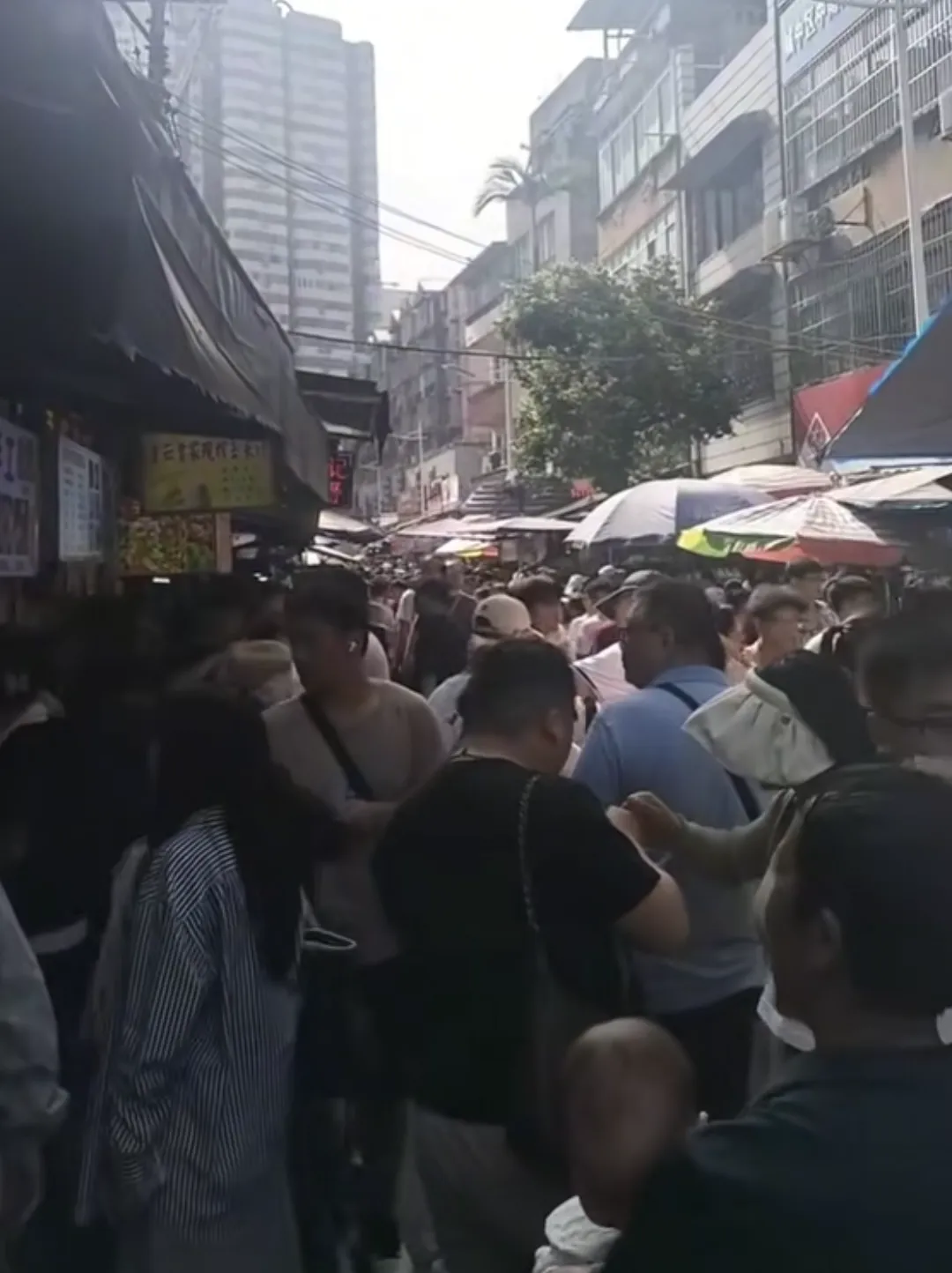 小M助手官网入口：柳州五一假期美食街爆单，游客热潮引领旅游业繁荣！