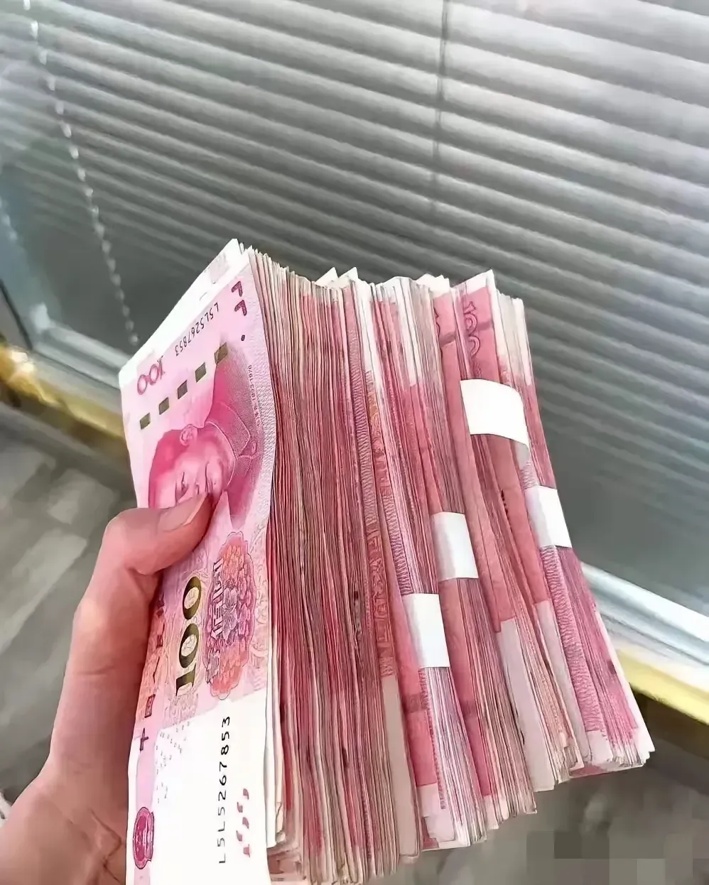 小评评助手软件官网：尽量用现金付款的16个理由，控制消费、养成好习惯与提升自律能力