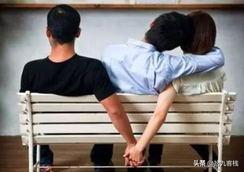 小评助手下载官网：女子为小男友购金首饰，婚前发现其已有女友怀孕，诉法院索回黄金首饰！