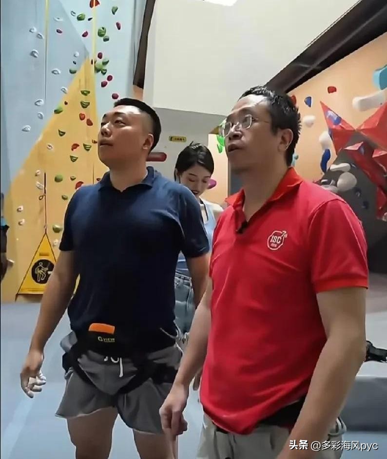优选助手：周鸿祎与网红直播同框，幕后互动引发网友热议