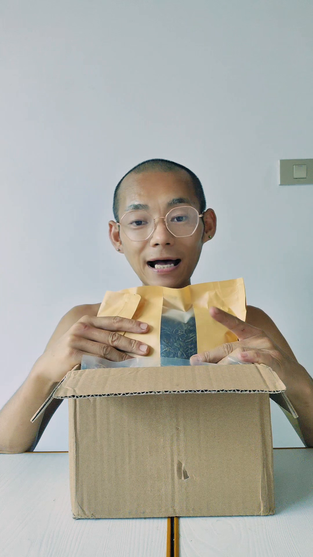 小Q助手：手工茶与贵州特产，分享我寄给河南小姐姐的美味体验