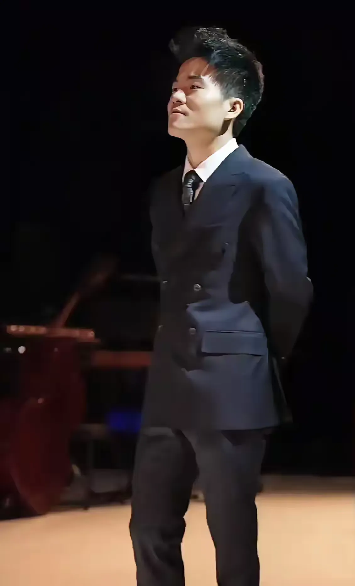 易评助手官网：董宇辉与俞洪敏的直播争论，丈母娘支持，老俞保权之战解析