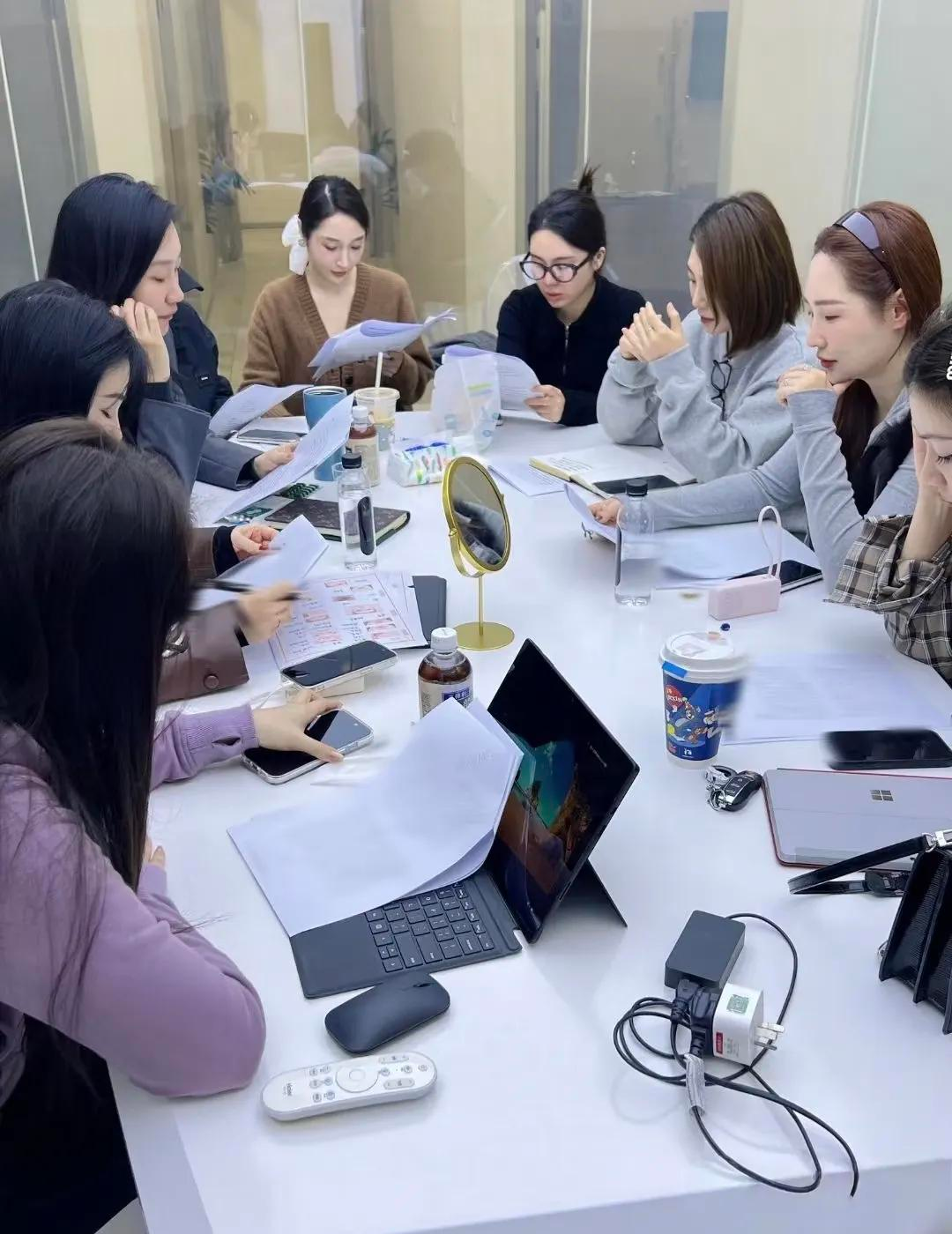 易拼团官网：职场潜规则，高薪员工的无奈与被忽视的尊重