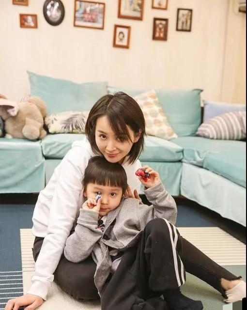 超单助手官网入口：邓莎从单亲妈妈到事业赢家，婚姻与职场的双重反击