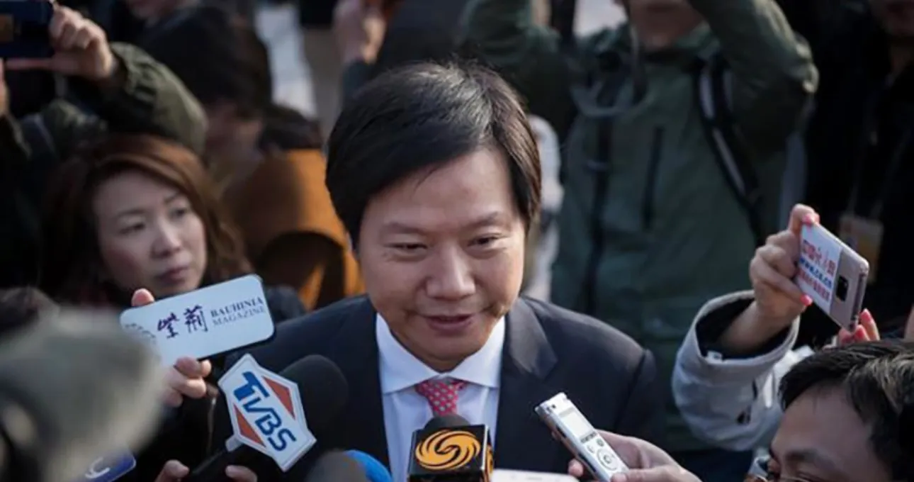 超单助手官网：雷军首次亮相“代表通道”，科技创新与企业责任的重要思考