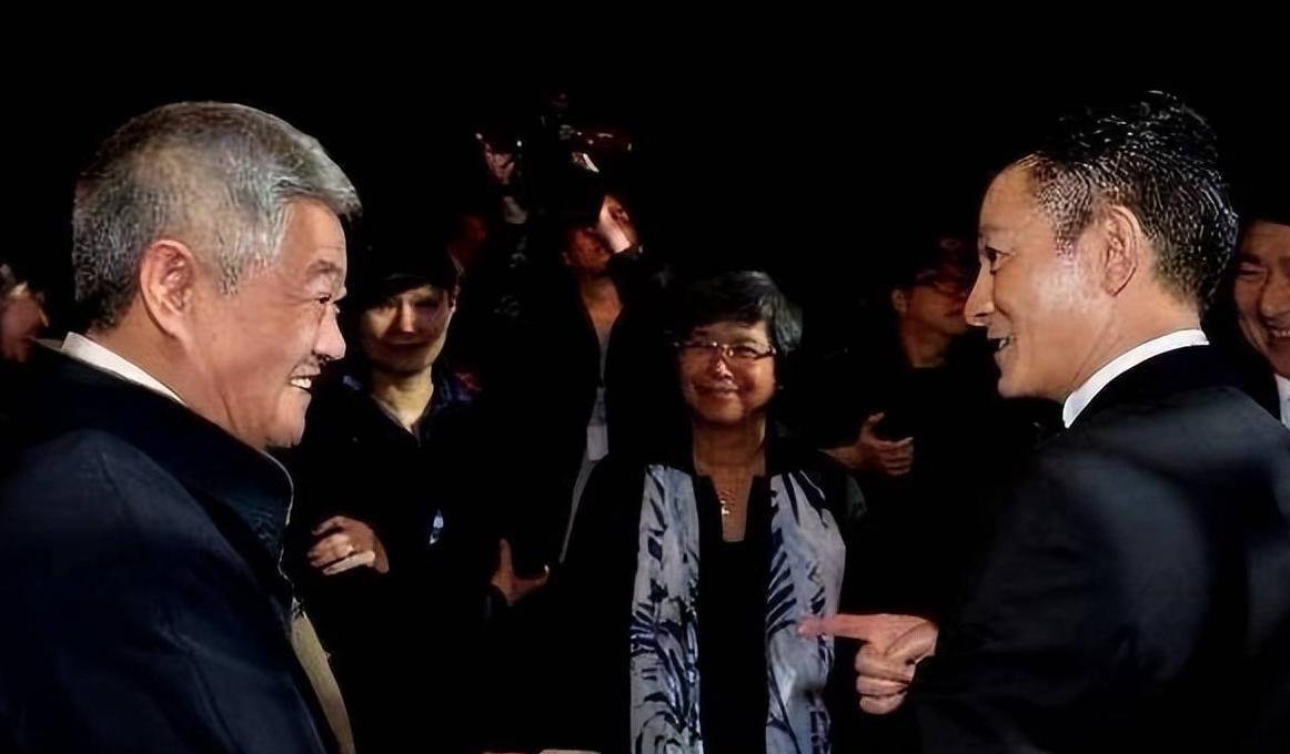 多多出评工具拼多多：马云与赵本山的饭局，高情商社交如何助力成功合作