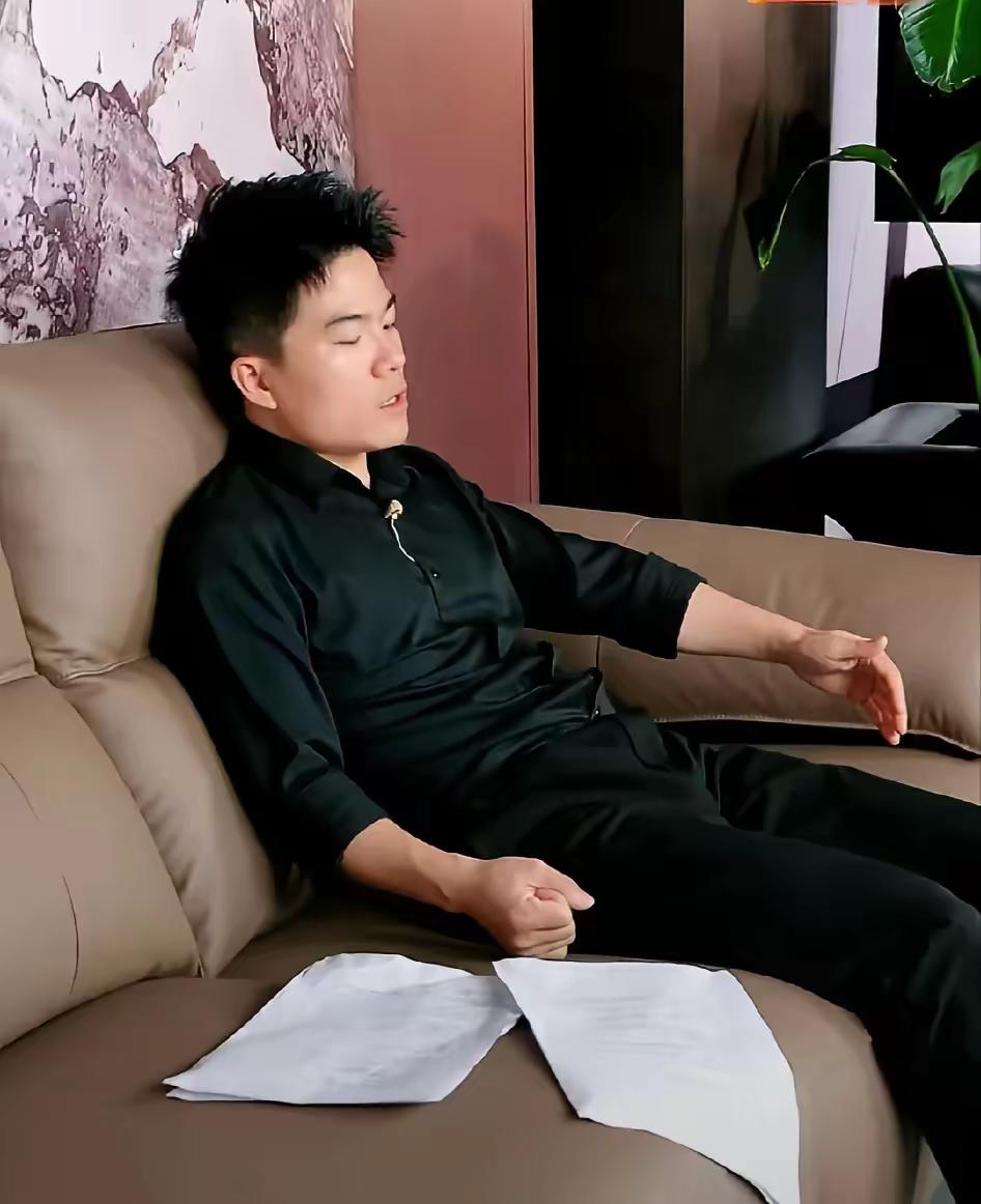 多多出评：董宇辉的直播奇迹，如何在数码专场中实现3亿GMV？