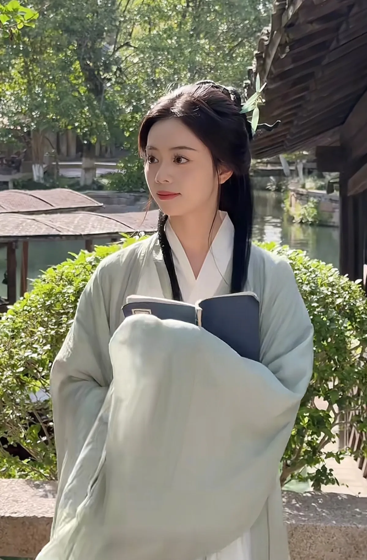 依云助手：董宇辉团队的奋斗与梦想，从零到六亿的蜕变之路