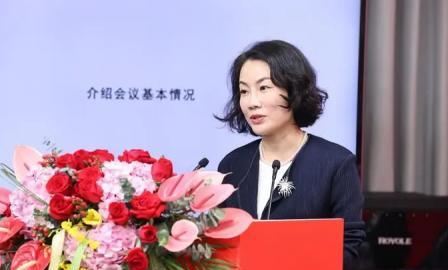 拼多多开团软件：中国最赚钱女秘书朱旭，年薪849万的逆袭人生与单身选择