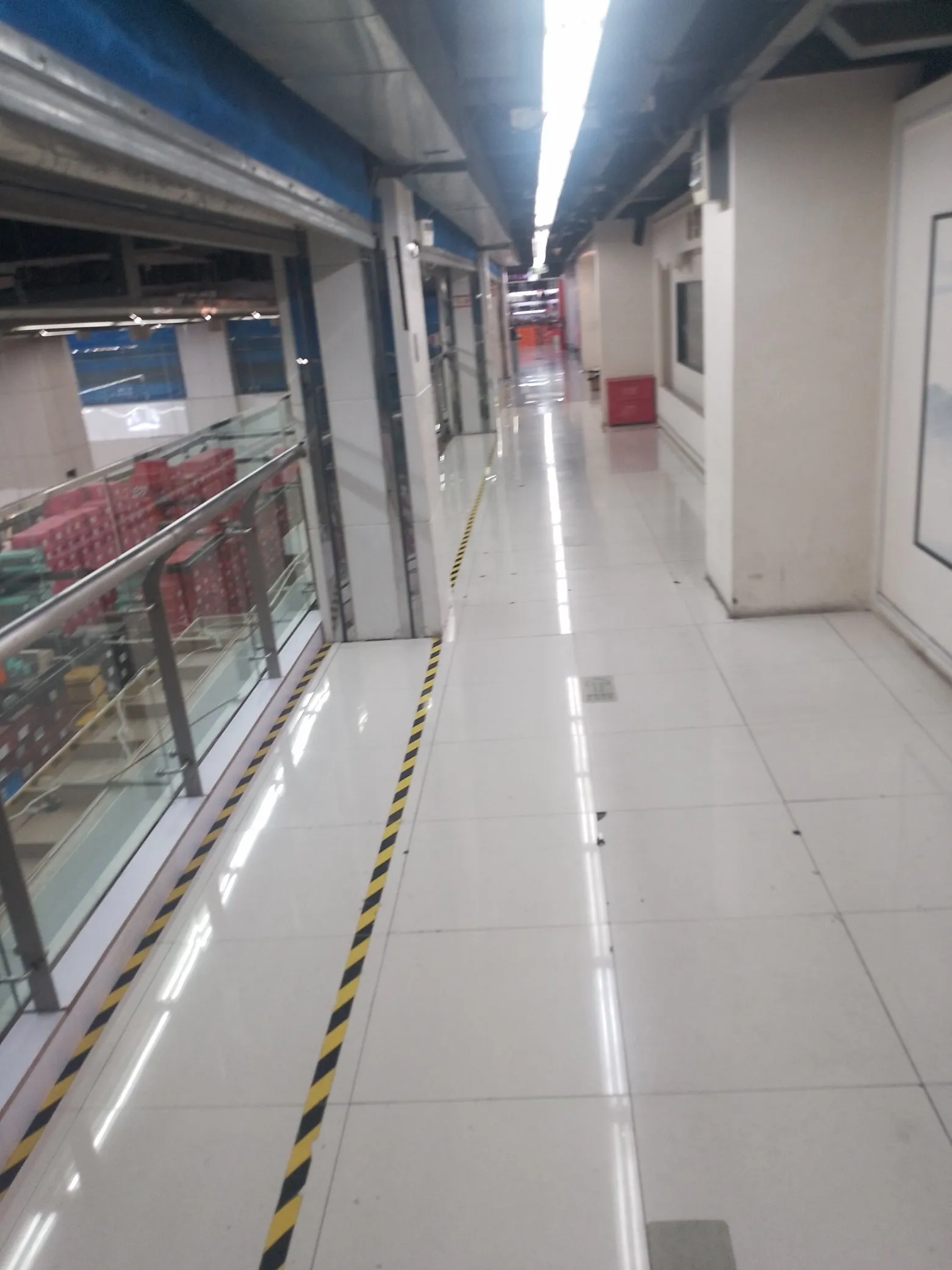 小Q助手网站：南京实体店生意困境，电商竞争与经营策略调整分析