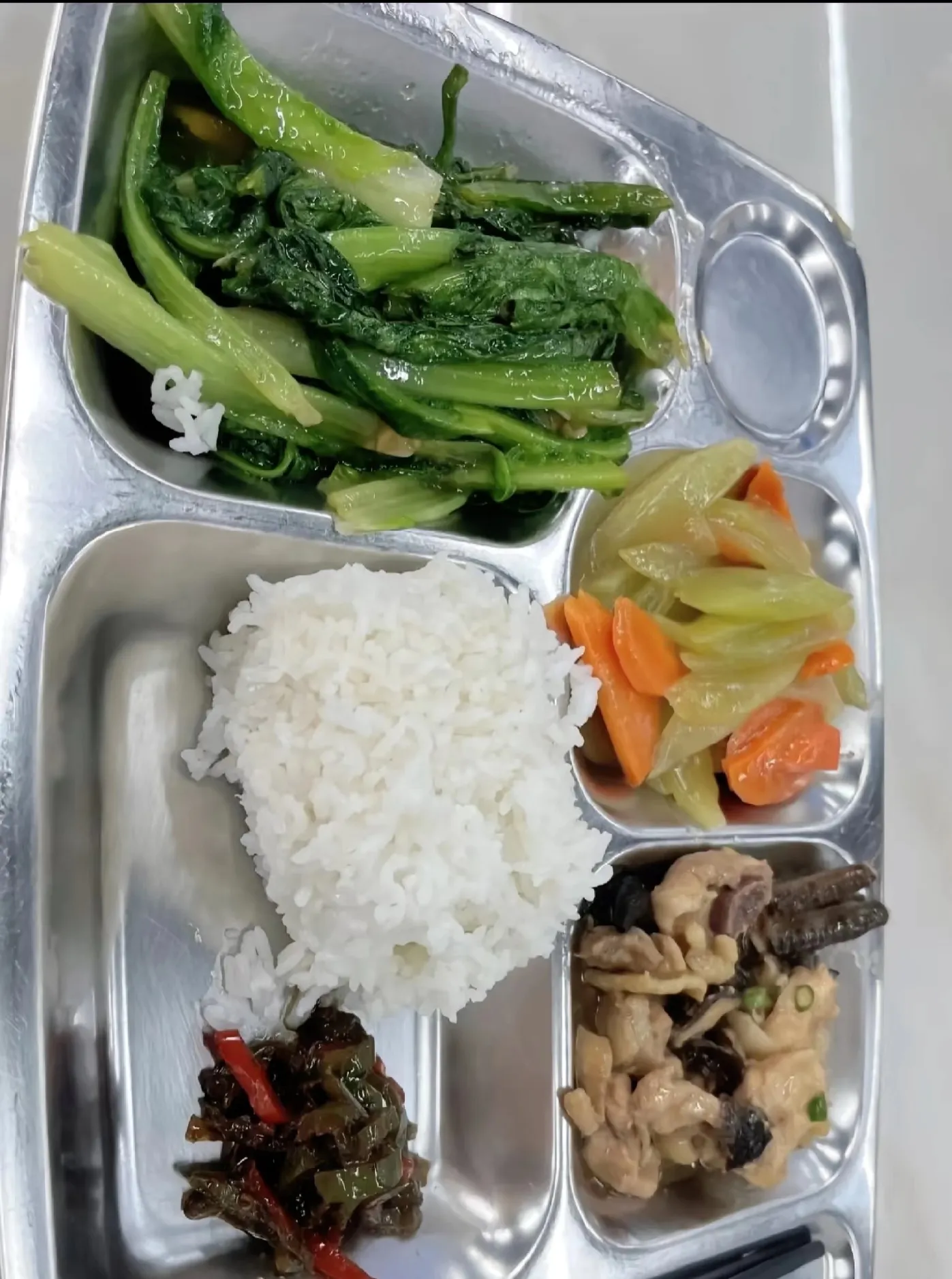 潜力鸭：打工与创业的优劣势分析，如何理性选择适合自己的职业路径