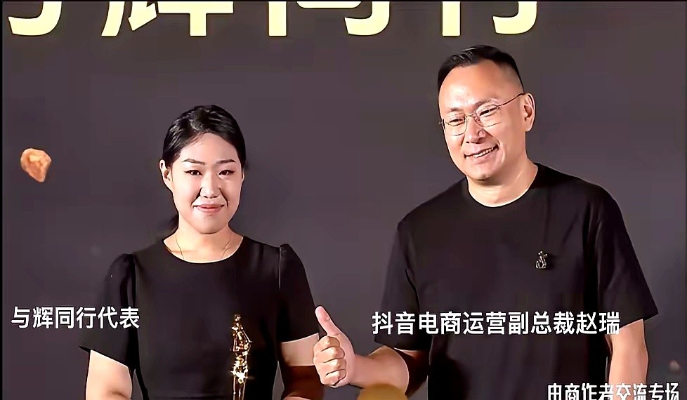 小U助手教程：与辉同行，稳定品牌形象的电商营销策略解析