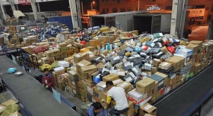 上评助手：唯品会，揭秘2024年服饰电商的真实数据与用户粘性提升因素
