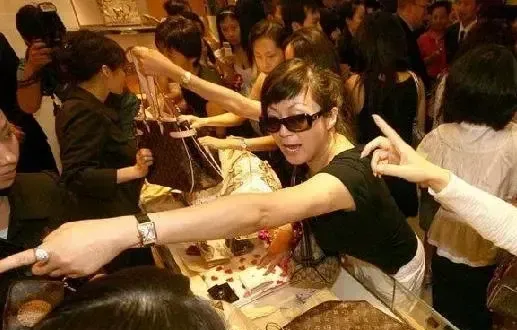 小G助手：中国大妈投资黄金的智慧与成功，十年狂赚千亿引发全球瞩目