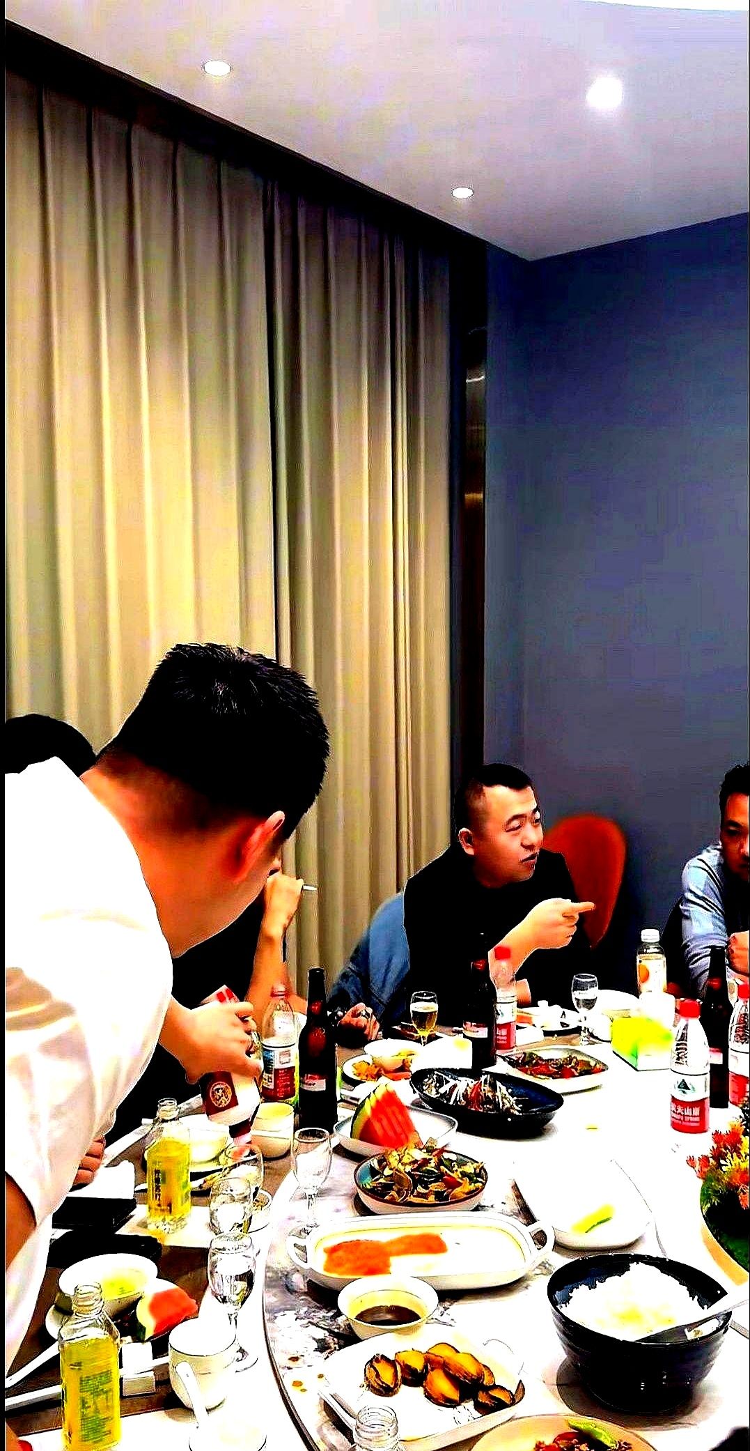 Z助手：直播时代的茅台，流量背后的辛酸与代价