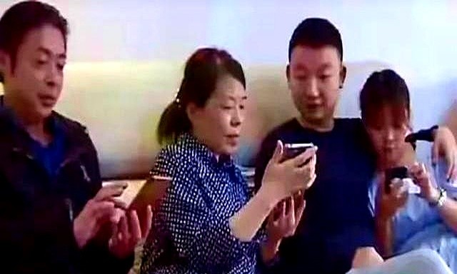 小J助手：熊磊直播间火爆，婆媳关系与带货技巧引网友热议