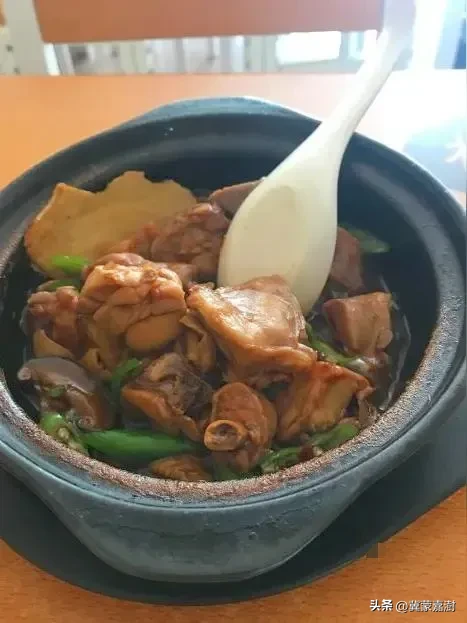 51助手：杨铭宇加盟店曝食材问题，黄焖鸡品牌形象受损消费者恐慌