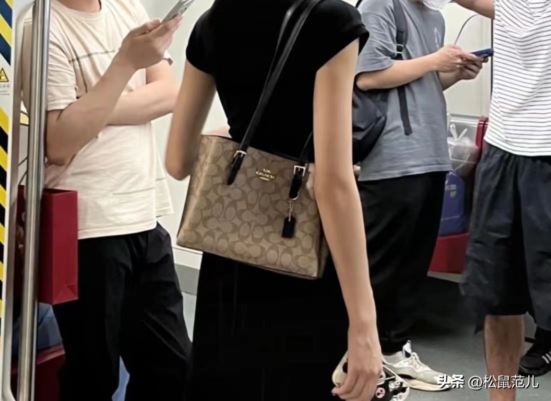 超单助手：奢侈品与性价比，唯品会618大促引发年轻消费热潮