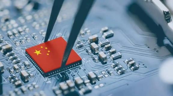 小P助手：中美芯片之争，美国错失机会，中国逆袭崛起的背后故事