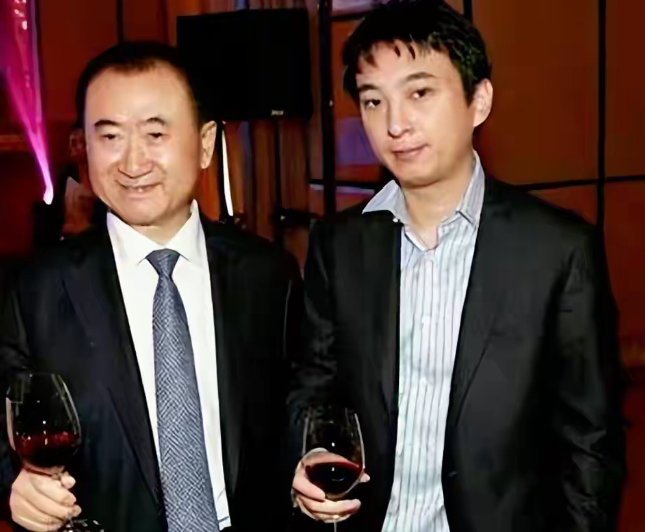 无名助手：王思聪与网红EL互撕，20万包养传闻引发舆论风波和道歉风潮