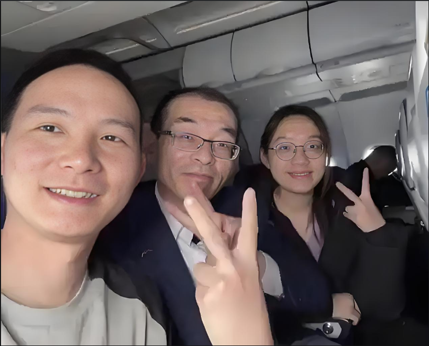51助手软件官网：许健华母子首次直播带货引发热议，成功背后的真相揭秘