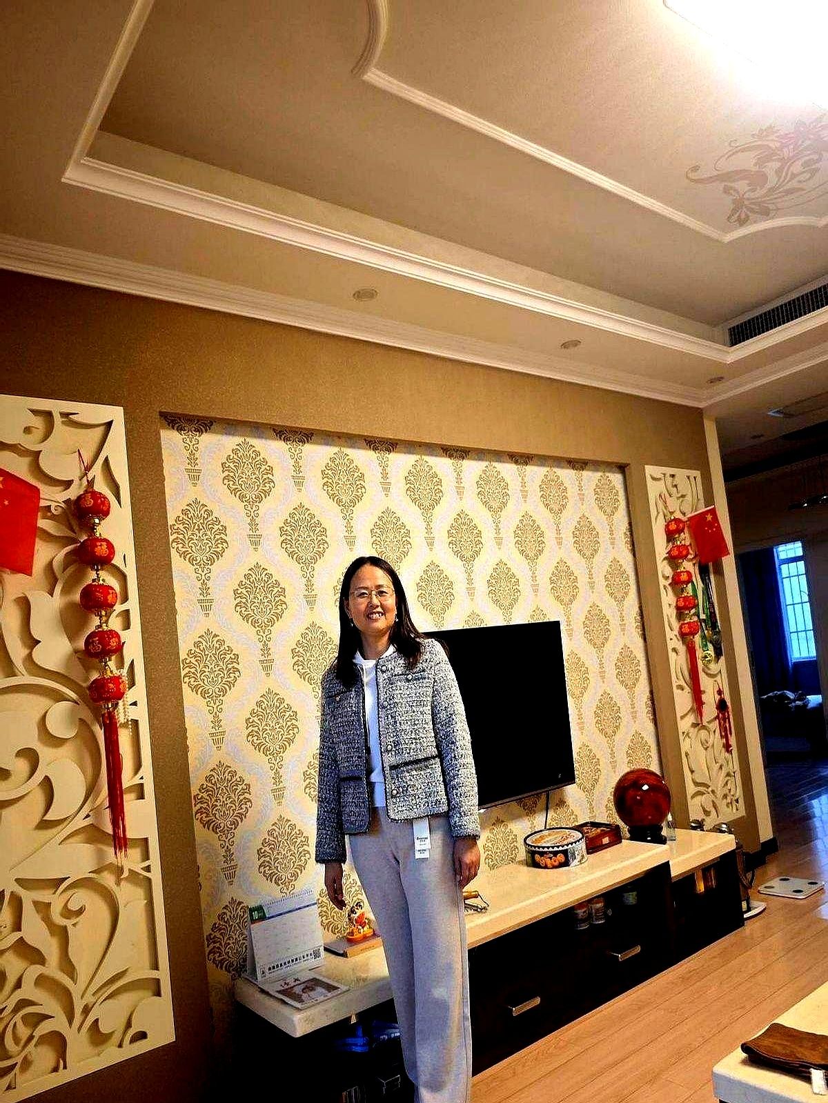 领航助手：现代女性时尚消费，妈妈们如何追求年轻与品位的衣着选择