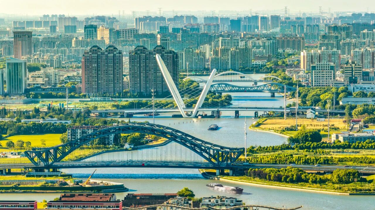 新小x助手：昆山逆袭，2025年GDP超越八省会城市，创新发展引领县域经济新高峰