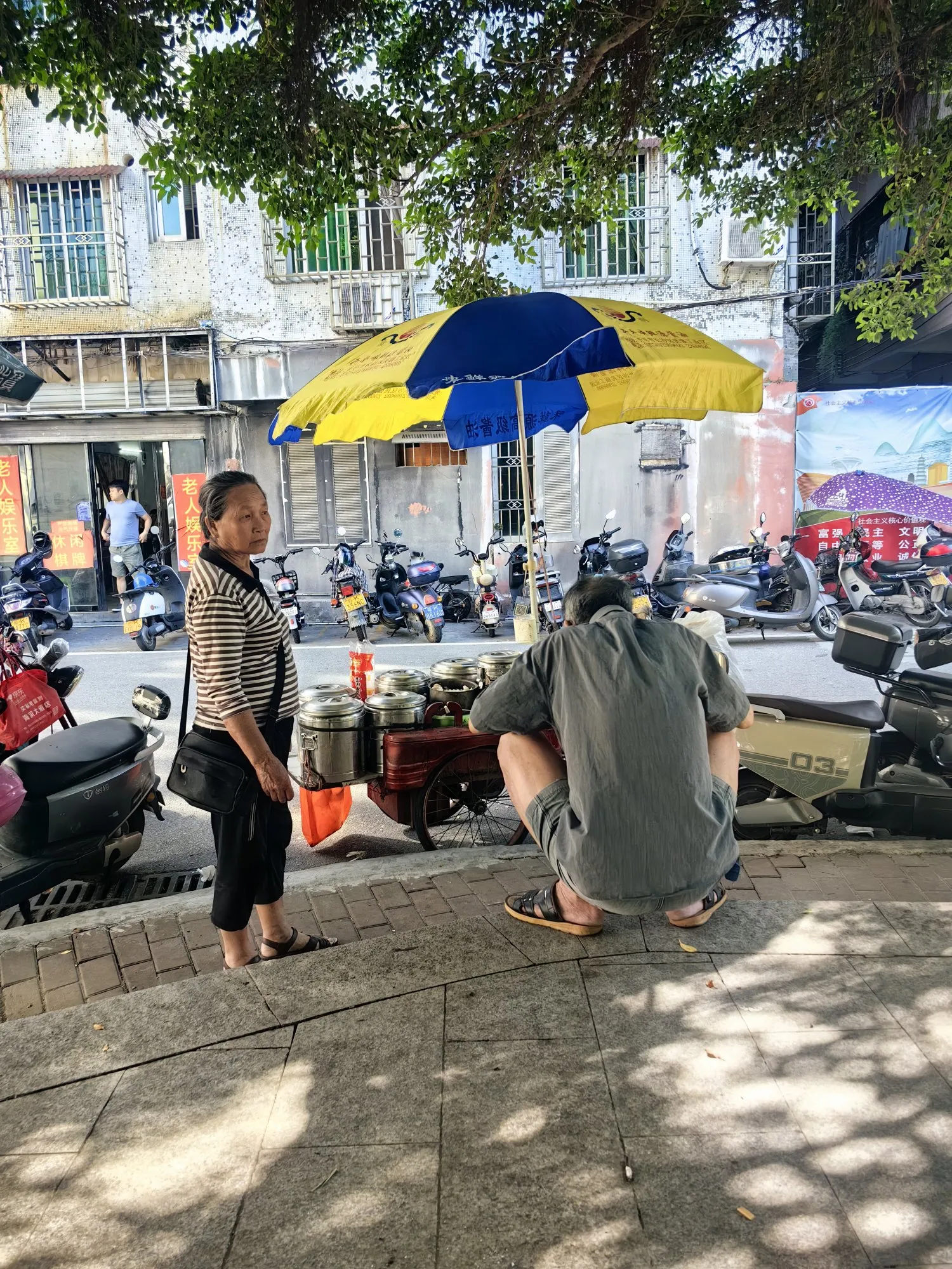 依云助手：看似不起眼的小吃车，其实隐藏着巨额赚钱商机