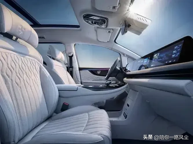 小象助手:东风星海V9,15万预算开豪华MPV,张大爷的自驾游梦想实现! 小象助手:东风星海V9,15万预算开豪华MPV,张大爷的自驾游梦想实现!