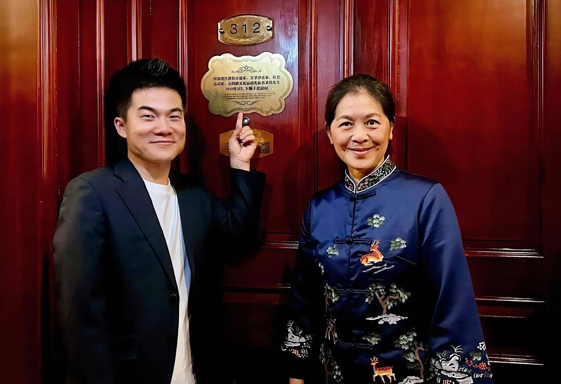 乐刷助手：董宇辉背泪与迟子建的坚韧，一本书改变了无数人的生命
