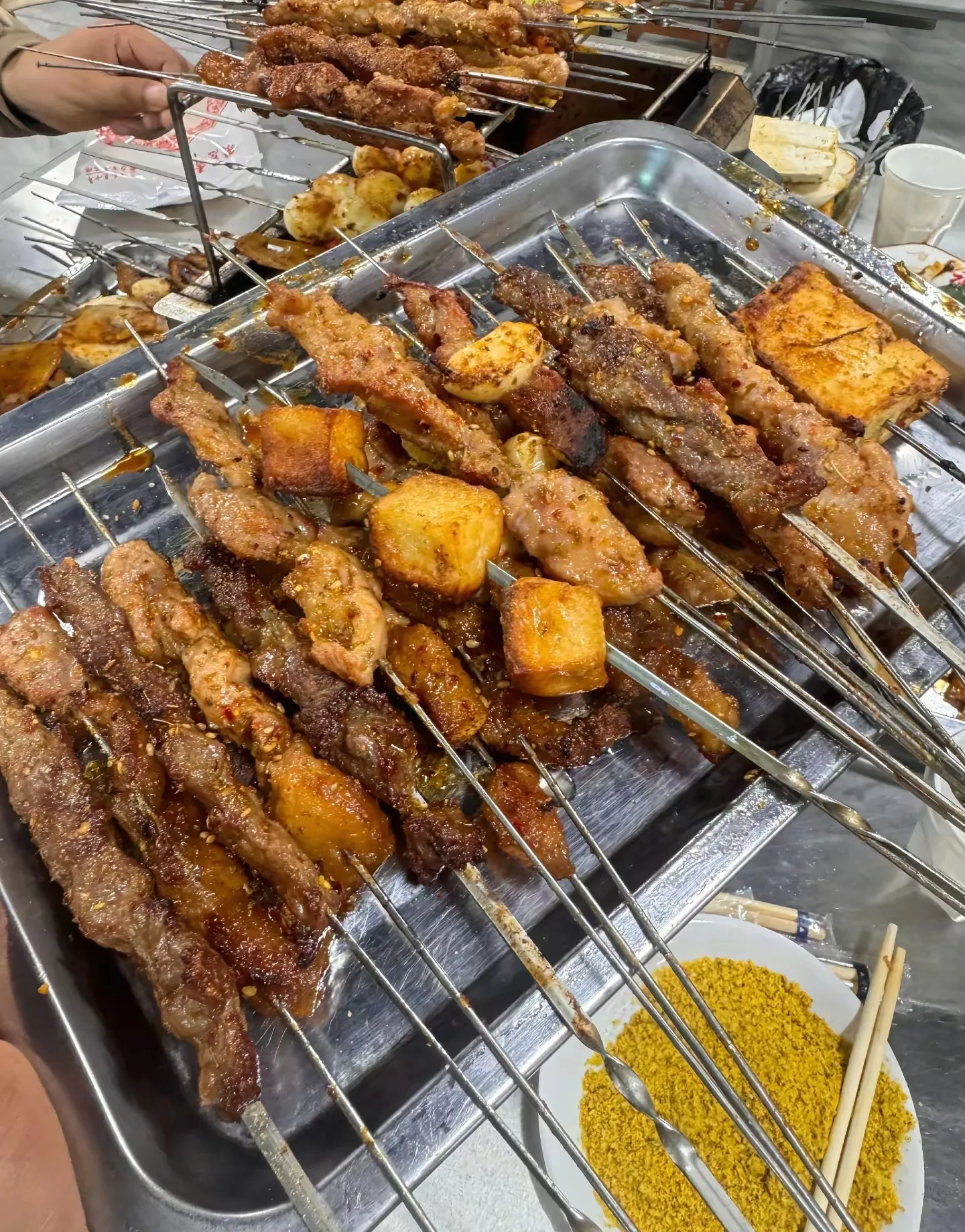 超评助手网站：淄博美食全攻略，烧烤、周村烧饼与博山菜等地道美味推荐！