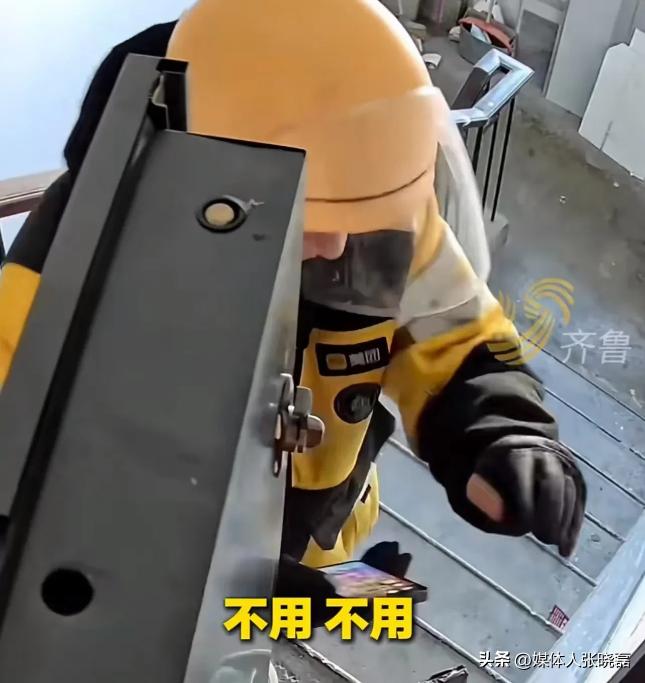 榜单助手：外卖小哥因迟到主动赔偿，顾客宽容理解，暖心故事引发网友热议