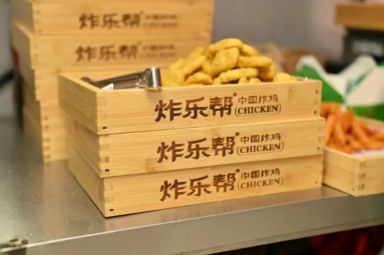畅销助手小号：炸鸡店创业，加盟与自开哪个更适合你？
