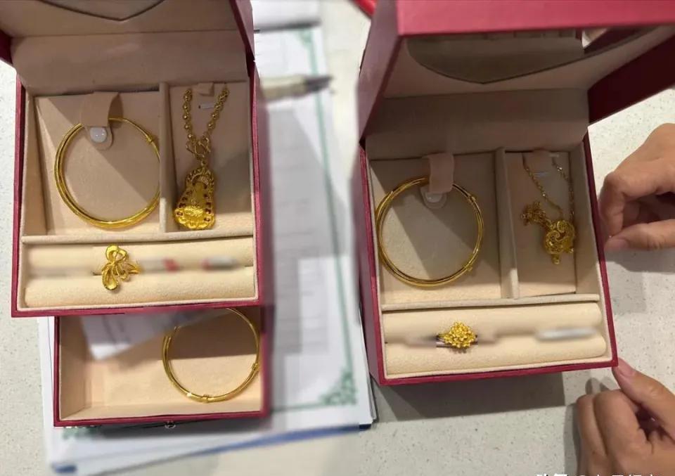 小评评助手卡密：麦多多平台黄金购物骗局，10万块的教训与消费者警示
