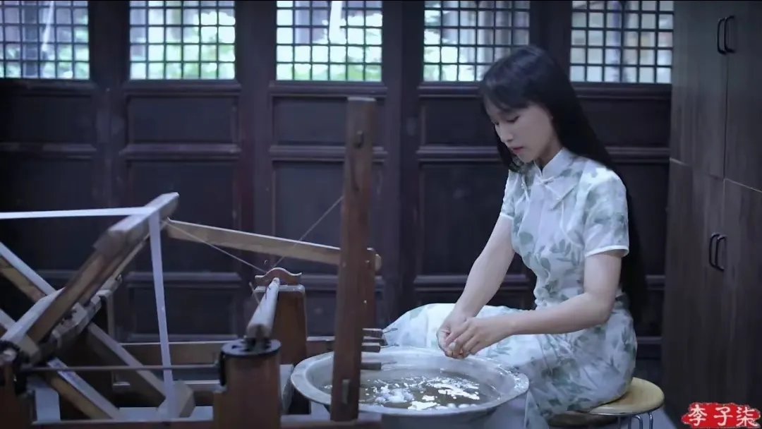 团粉助手：李子柒如何让传统手艺焕发新生，跨越时空的文化传承之路
